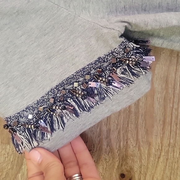 Banana Republic Gray Tee with Blue and Gray Metallic Fringe Trim Size Small - Picture 2 of 6